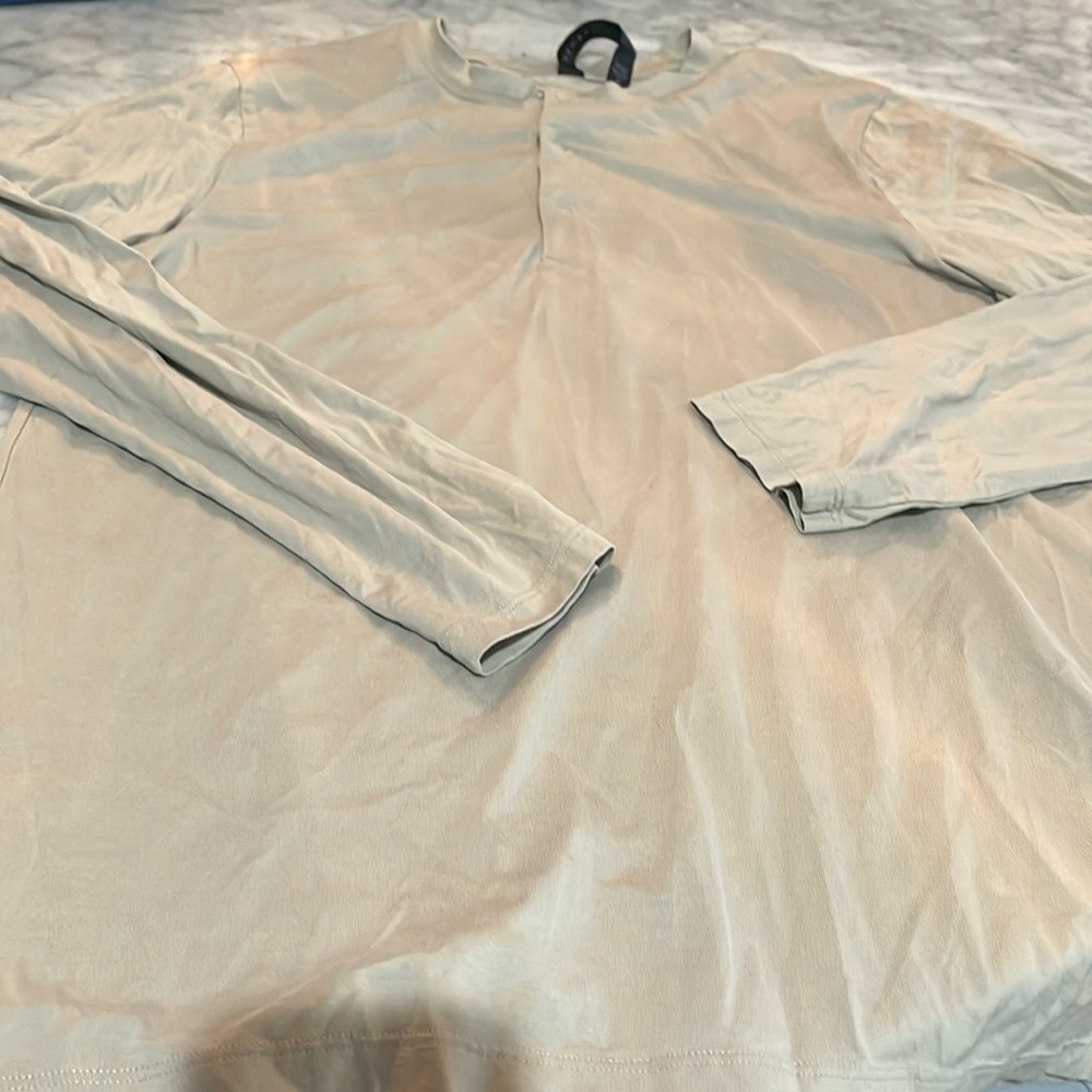 Men’s Lululemon Grey Shirt